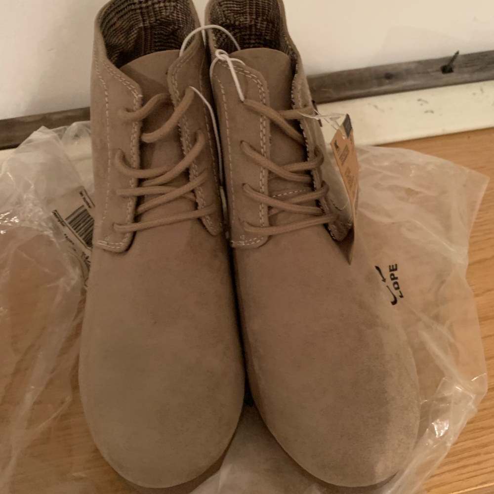 Women’s wedges final price 5.00